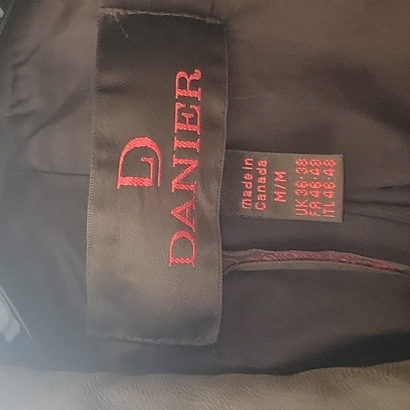 Danier ladies trench leather coat - Picture 3 of 7